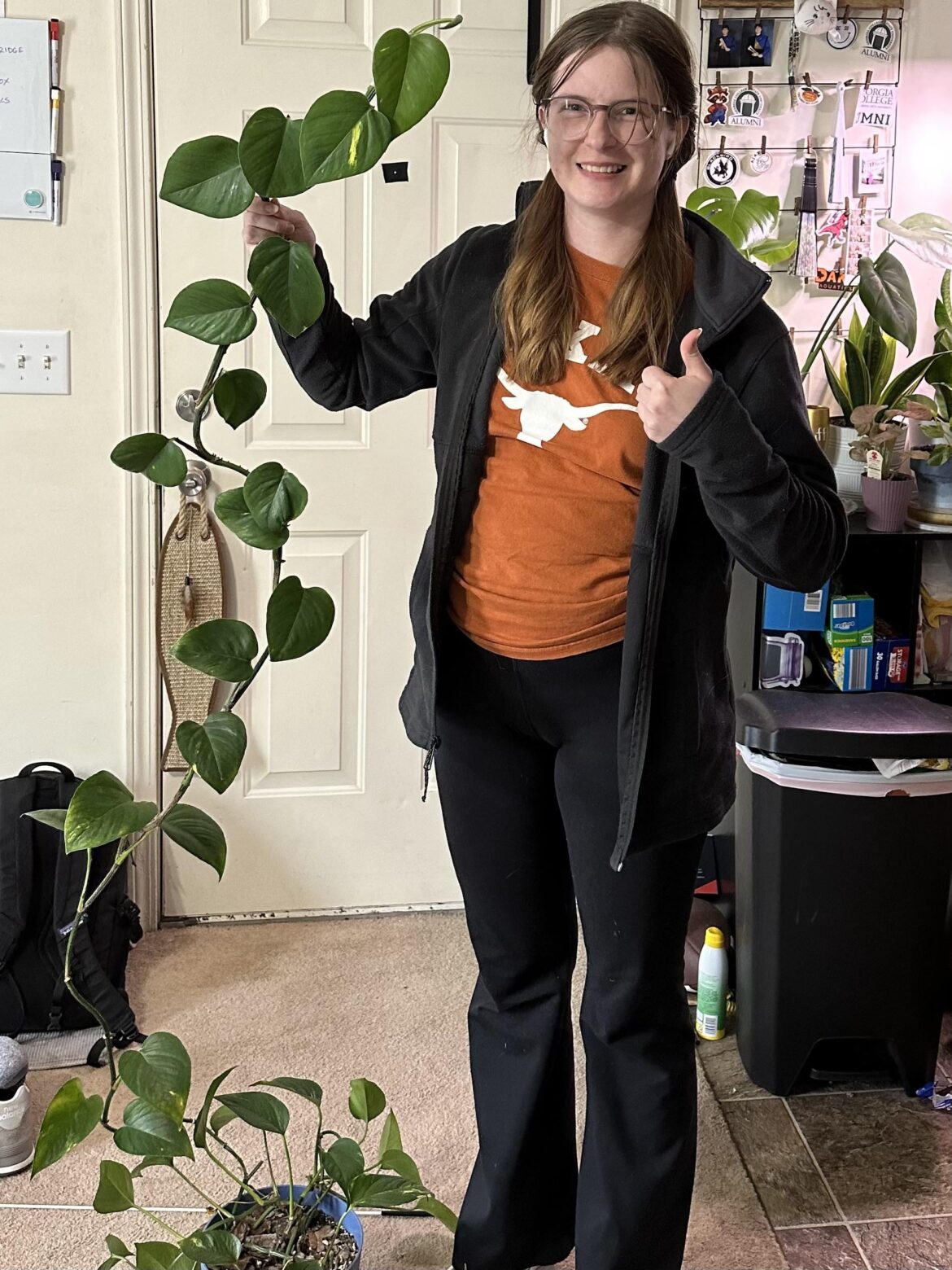 Takin a pic with my pothos like it’s a man with his fish