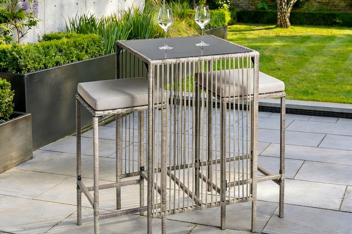 Amalfi bar stool and table set