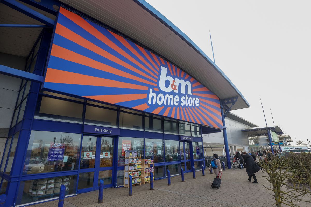 An image of shoppers outside a B&M high street store
