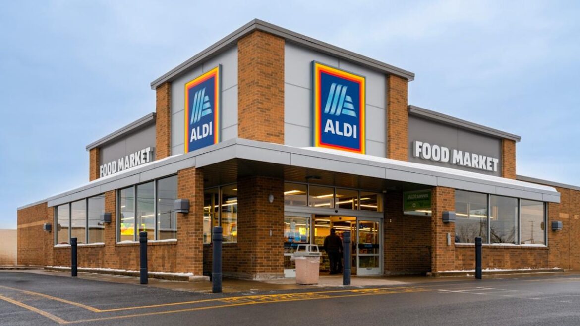 Aldi’s New $8 Solar Lanterns Effortlessly Upgrade Any Patio Aldi’s New $8 Solar Lanterns Effortlessly Upgrade Any Patio