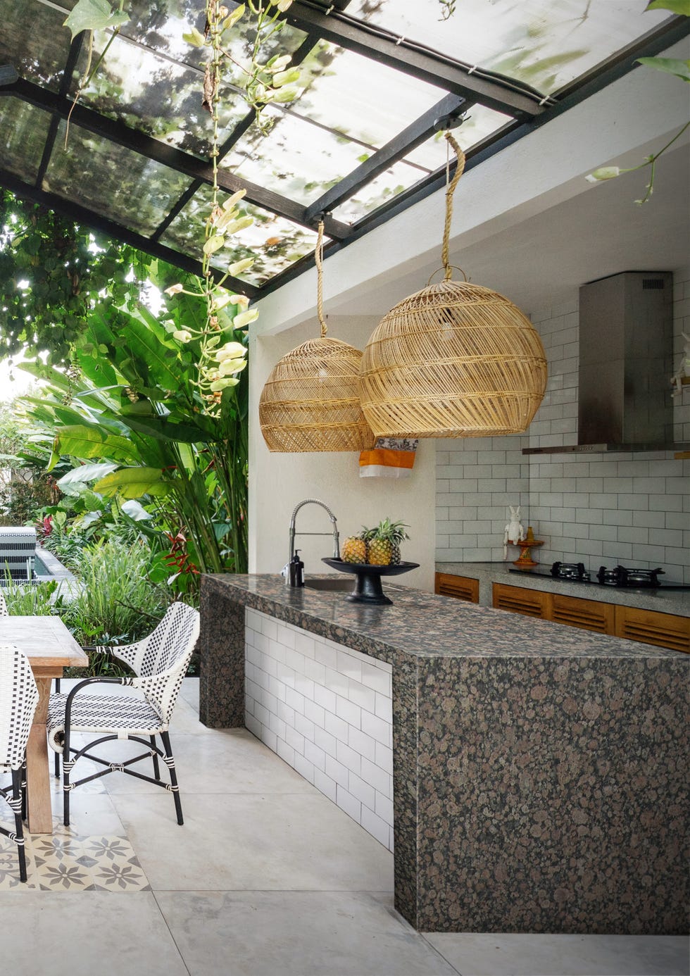 outdoor kitchen