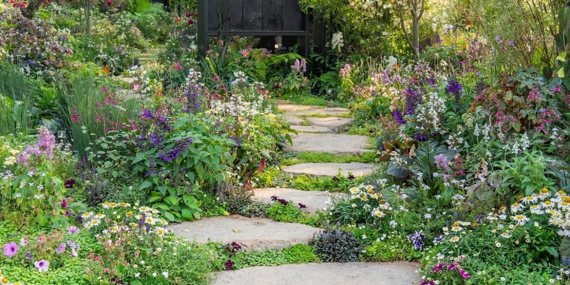 Do These 5 April Gardening Jobs Now Before It’s Too Late for Summer