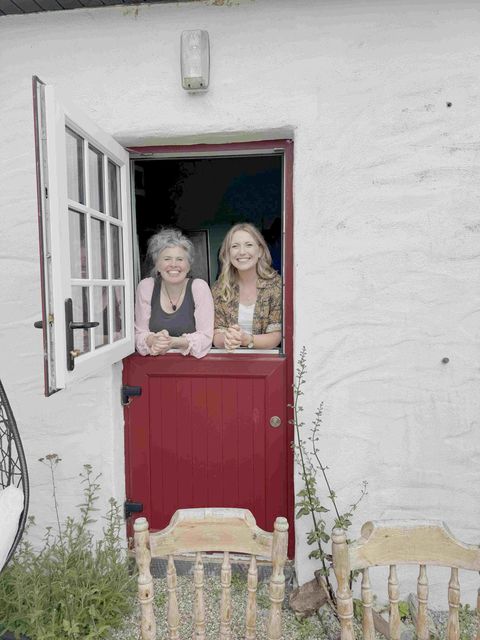 Presenter Aedín Ní Thiarnaigh and garden designer Mary Reynolds