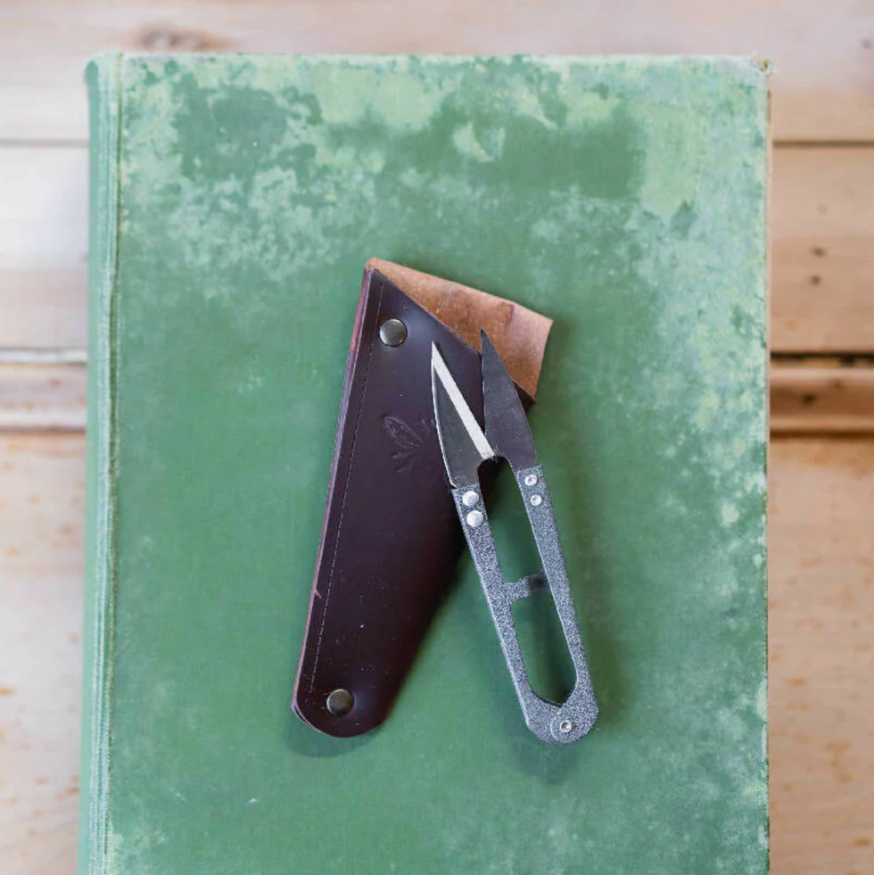 Garden Snips in Leather Pouch