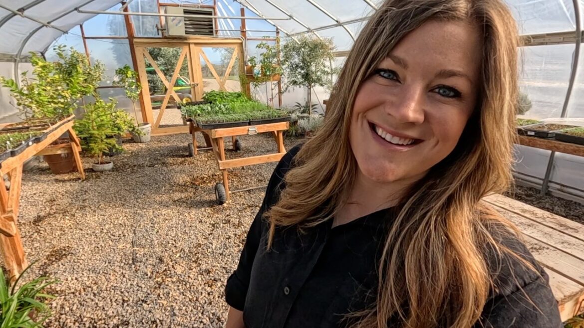 Garden Answer: Planting Blueberries & Sweet Pea Seeds + West Side Flower Bed Clean Up! ๐ซ๐๐ธ Planting Blueberries & Sweet Pea Seeds + West Side Flower Bed Clean Up! ๐ซ๐๐ธ