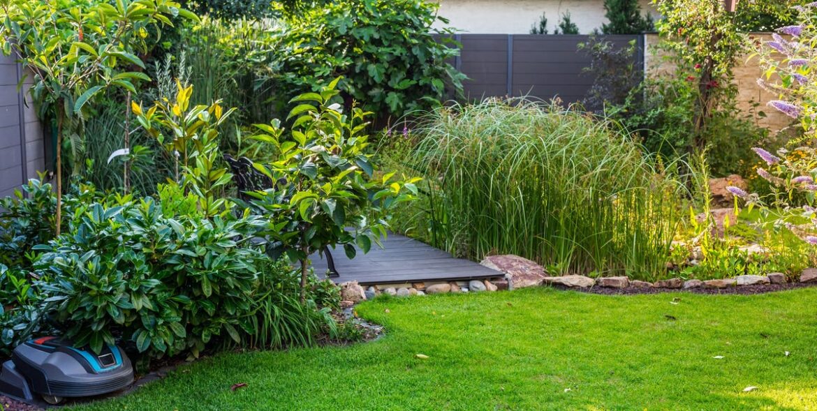 3 Garden Red Flags Buyers Notice When Viewing a Home