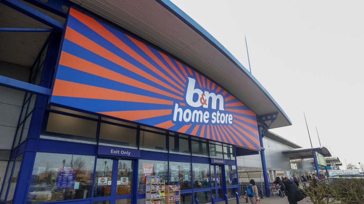 B&M’s new ‘luxury’ three-piece garden bistro set is £674 cheaper than Dunelm Daily Record