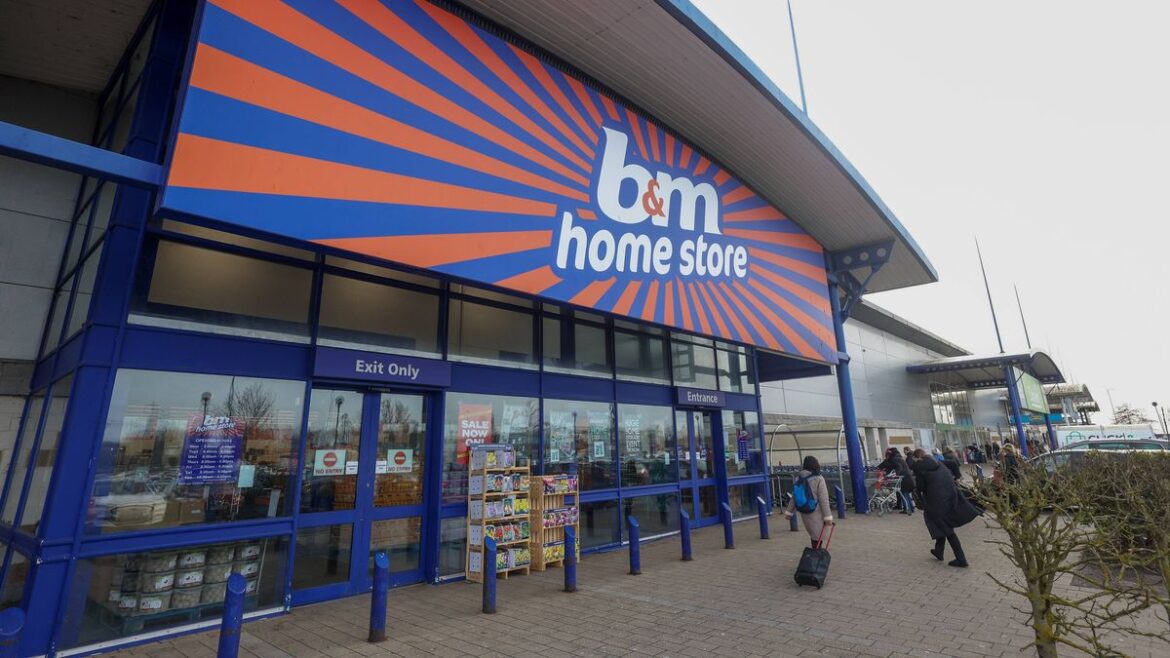 B&M’s new three-piece garden bistro set is £674 cheaper than Dunelm Edinburgh Live