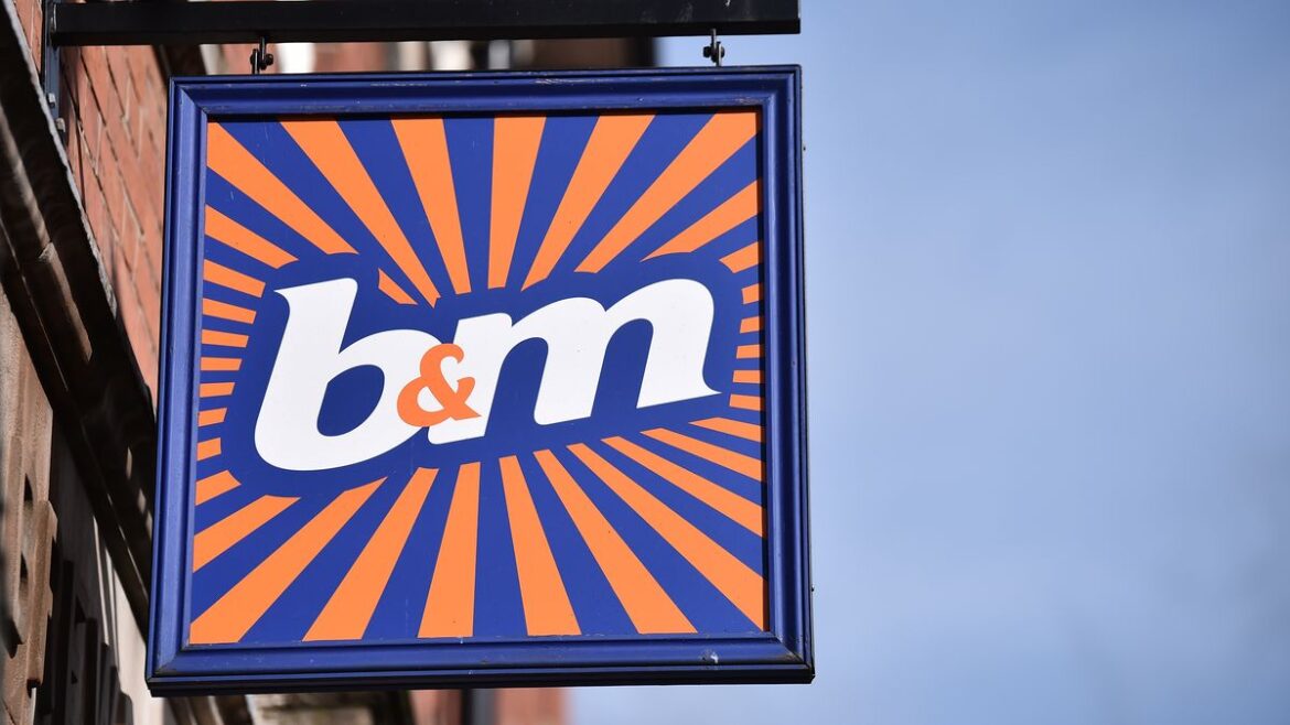 ‘Elegant’ new B&M garden bistro set is similar to Dunelm but for over £100 less Daily Record