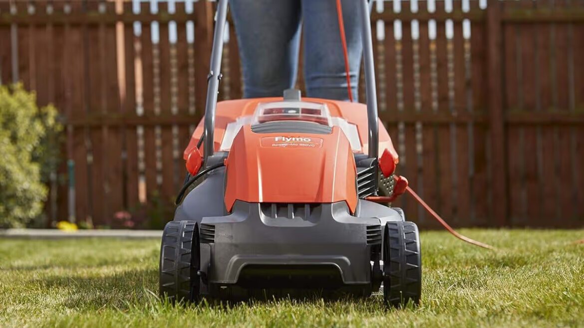 Gardener, 72, says Flymo lawnmower now on sale cuts grass ‘like a hot knife through butter’ Bristol Live