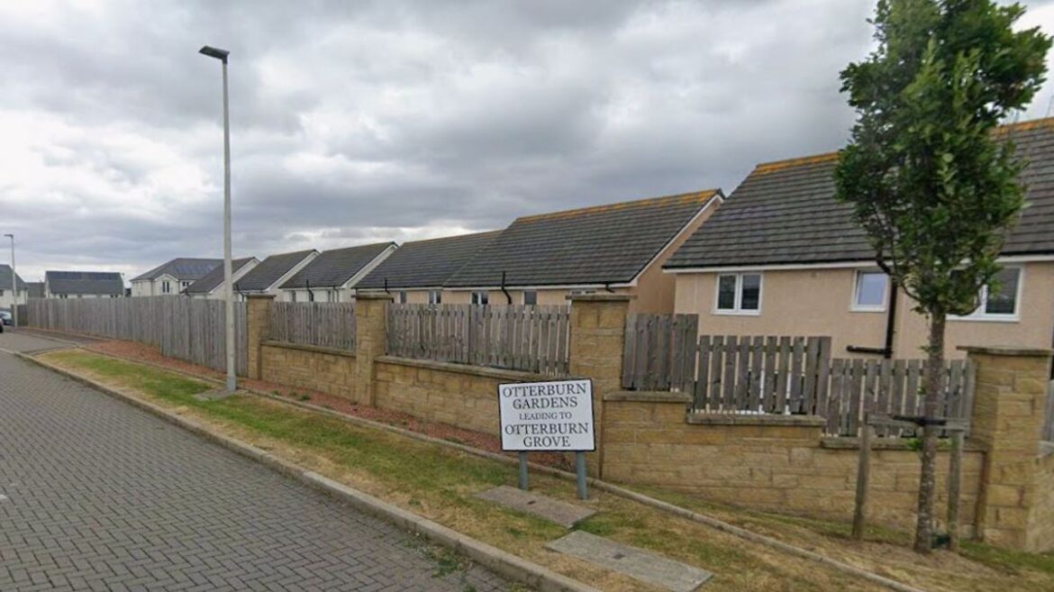 Midlothian homeowner may have to rip out ‘intrusive’ decking built without permission Edinburgh Live