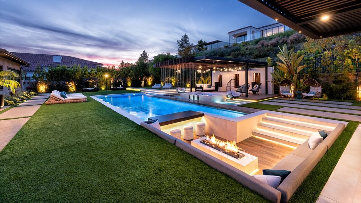 This Luxury Backyard Makeover is Perfect For Entertaining This Luxury Backyard Makeover is Perfect For Entertaining