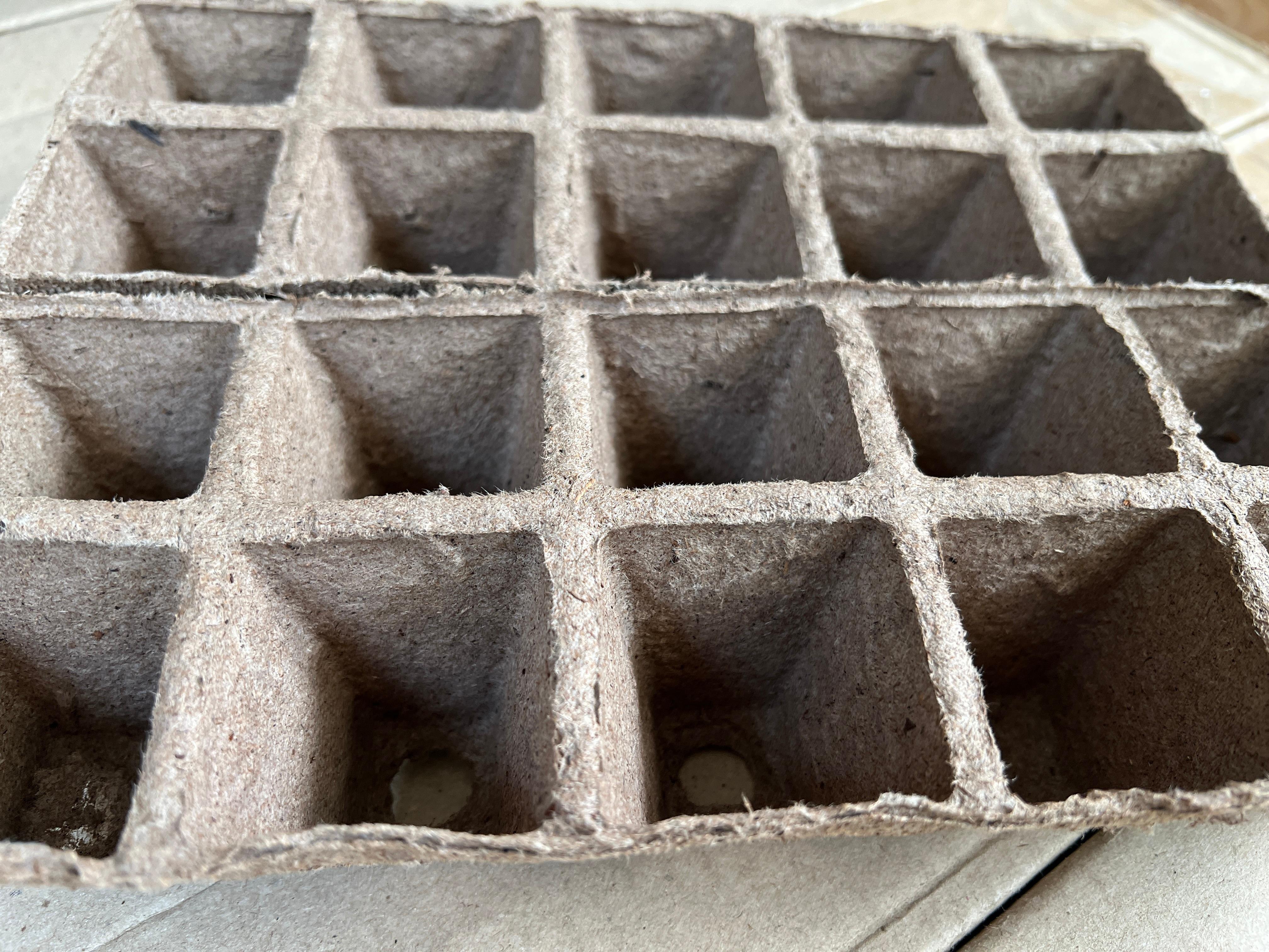 Strips of plastic-free, peat-based seed-starting cells