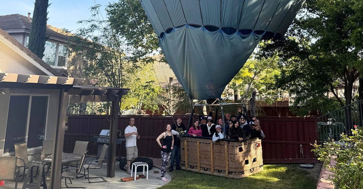 Mind if we drop in? Hot air balloon makes emergency landing in back garden Mind if we drop in? Hot air balloon makes emergency landing in back garden