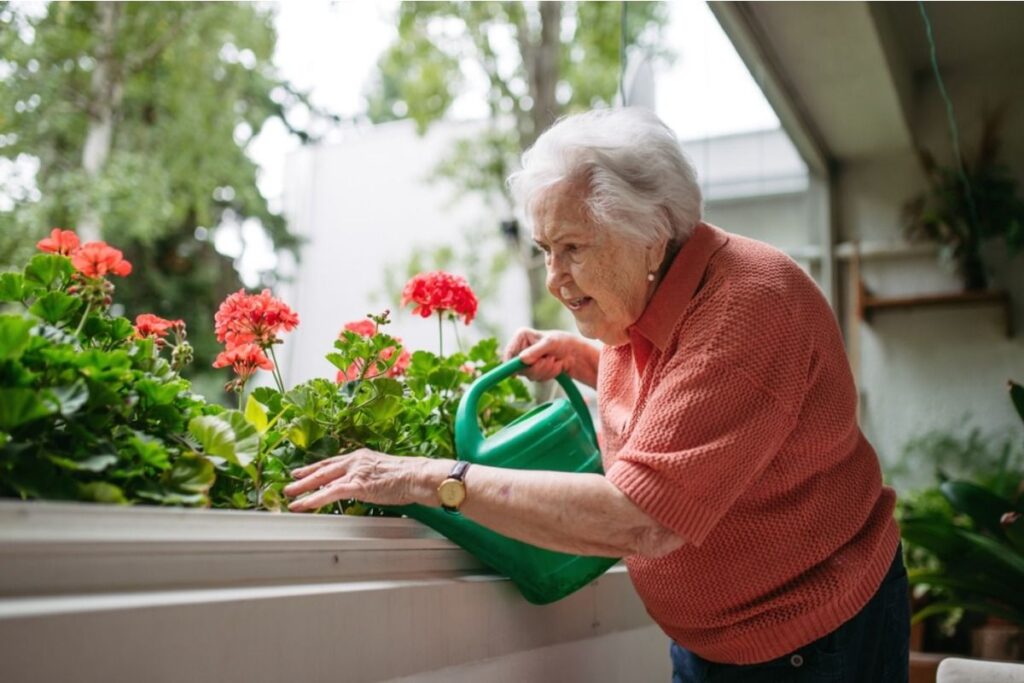 Balcony Gardeners Are Combining Flowers and Vegetables Together, And It’s Creating Both Beauty and Food in Small Spaces Lovely Garden Roots