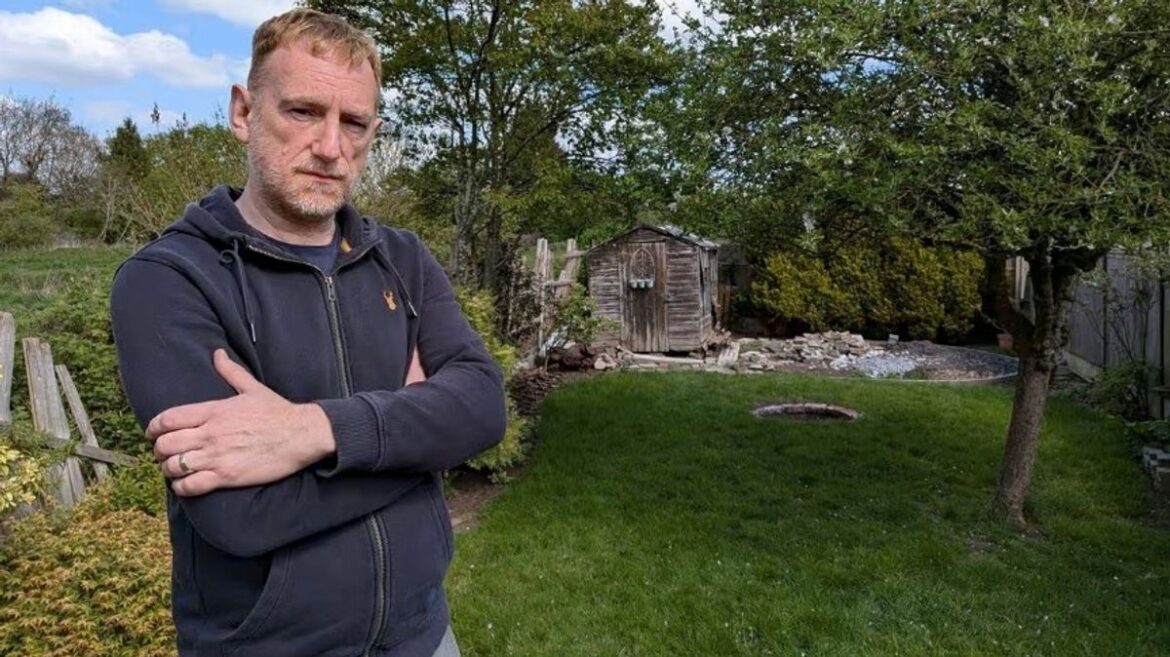 Neighbours stunned after being told they’re trespassing on their own gardens Daily Mirror