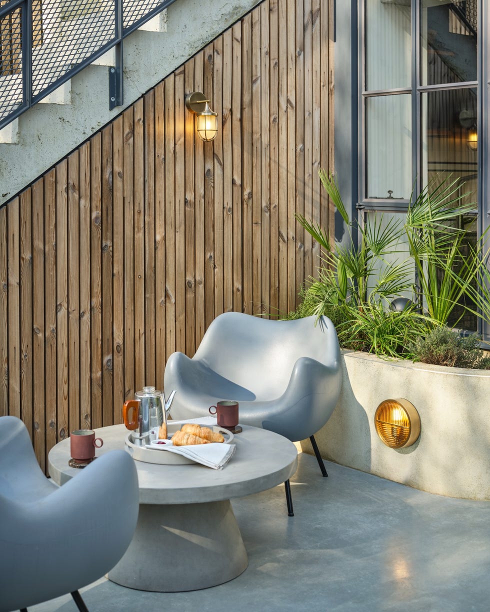 Outdoor wall lights a cosy seating area with modern furniture and plants