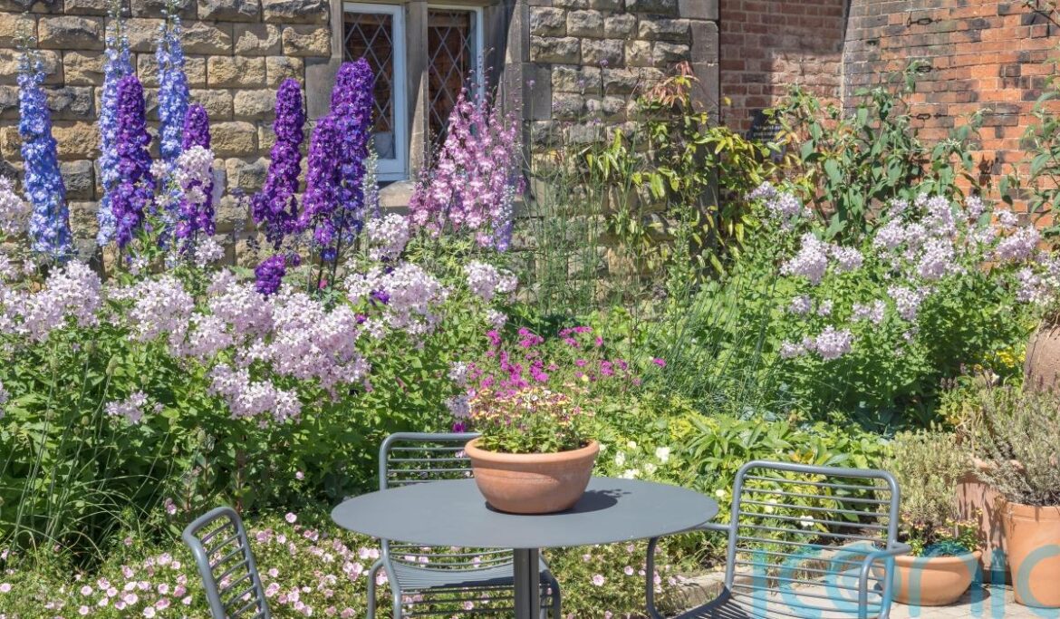 How to create a cottage garden in a small space How to create a cottage garden in a small space