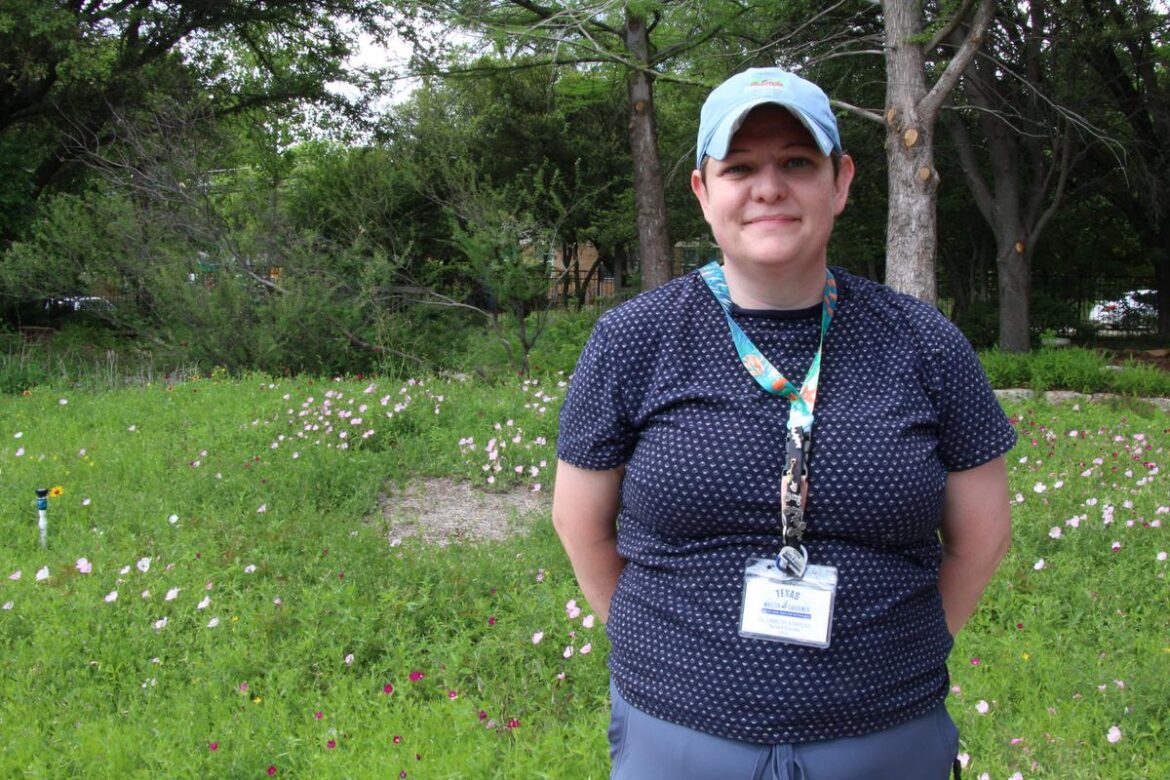 This gardener extends expertise in nature to students across Fort Worth ISD This gardener extends expertise in nature to students across Fort Worth ISD