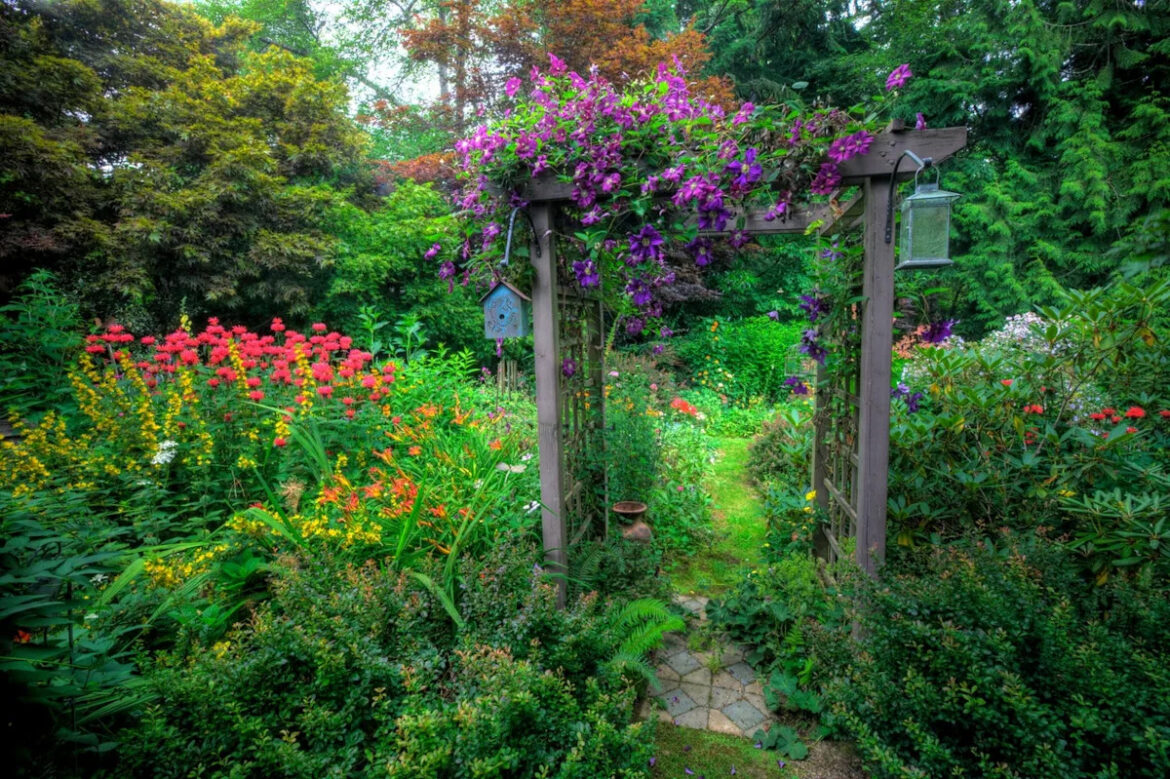 Experts Say This Vintage Garden Feature Is Making a Major Comeback Experts Say This Vintage Garden Feature Is Making a Major Comeback