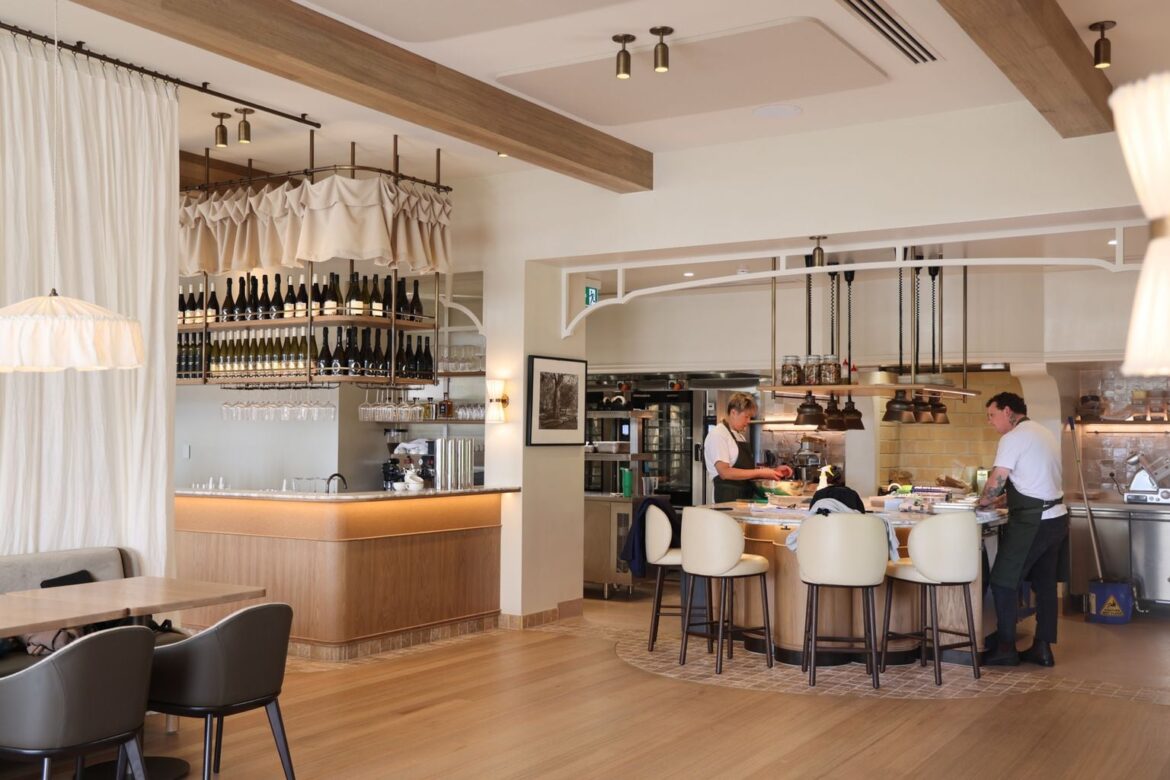 Bird in Hand’s new kiosk and tasting room opens at Hobart botanical gardens Bird in Hand’s new kiosk and tasting room opens at Hobart botanical gardens