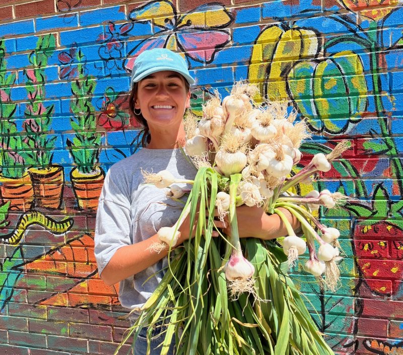 Hands-on gardening sessions open to youth-serving groups Hands-on gardening sessions open to youth-serving groups