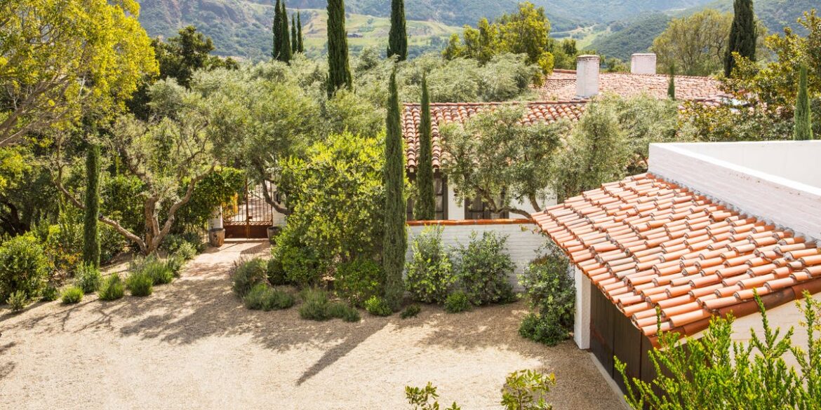 Tour a Malibu Mountain Garden by Designer Scott Shrader