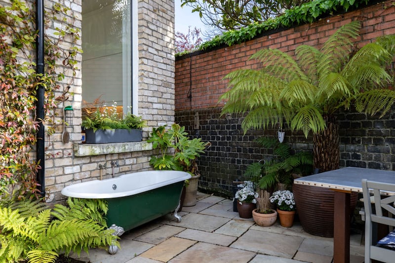 Outdoor bath