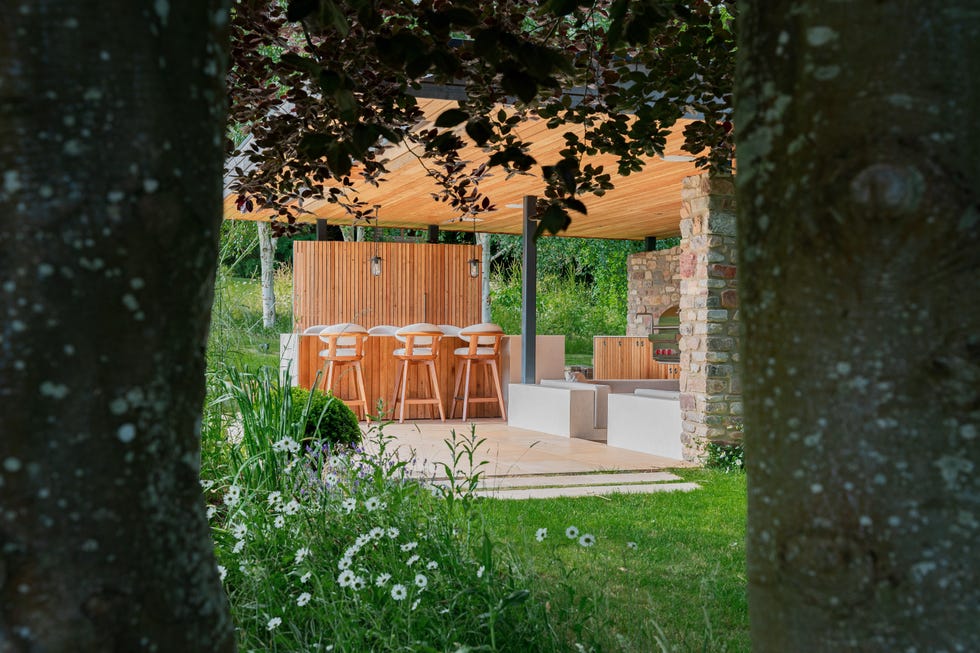 outdoor kitchen