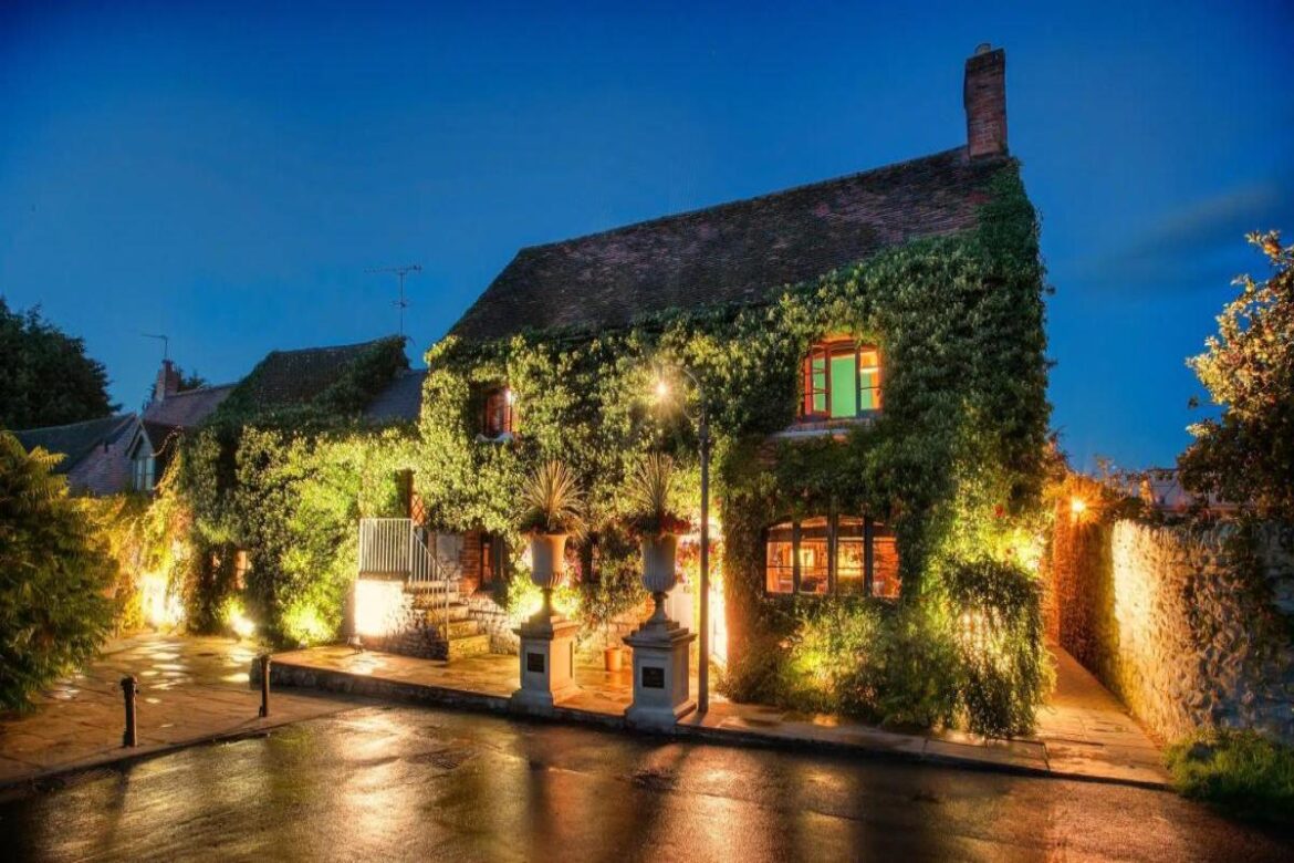 Ibiza legends will rock up at hotel for all-day garden party Ibiza legends will rock up at hotel for all-day garden party
