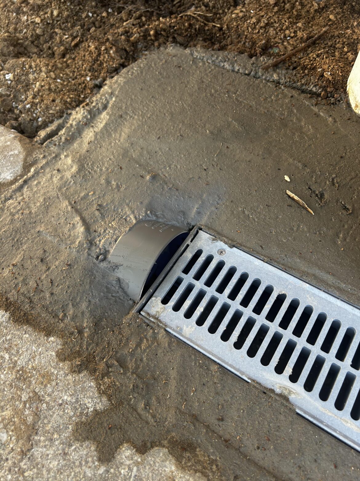 Is this the correct way to install a trench drain? Is this the correct way to install a trench drain?