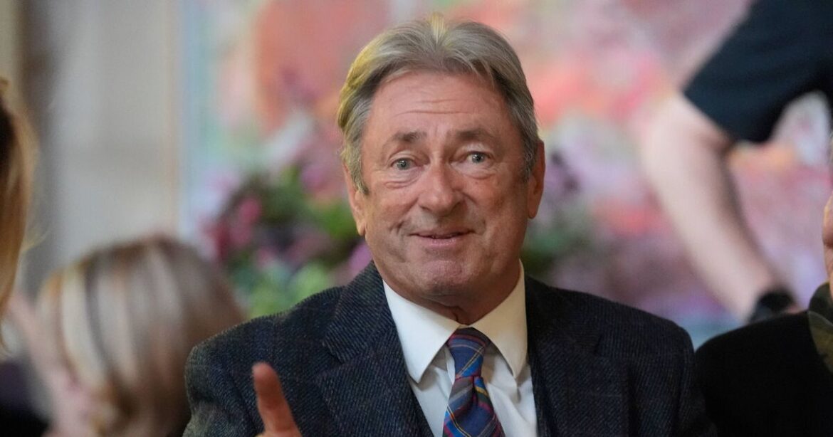 Alan Titchmarsh says peonies are ‘easy to grow’ if you make simple change Alan Titchmarsh says peonies are 'easy to grow' if you make simple change