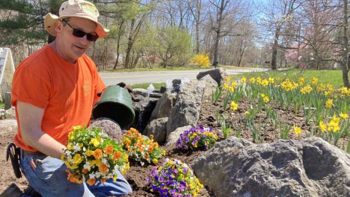 Warmer Weather Has Gardners Ready To Tackle Their Gardens