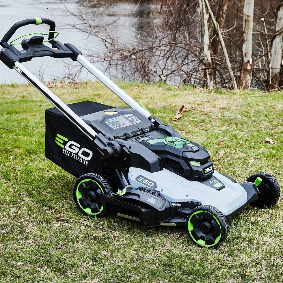 <strong>30-Inch Self-Propelled Electric Lawn Mower</strong>