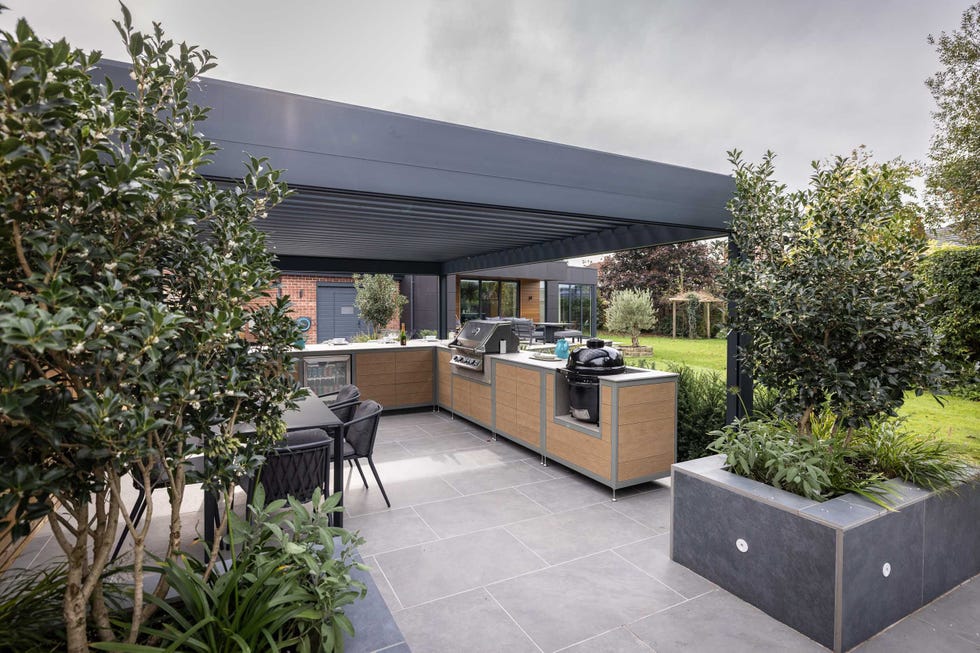 outdoor kitchen