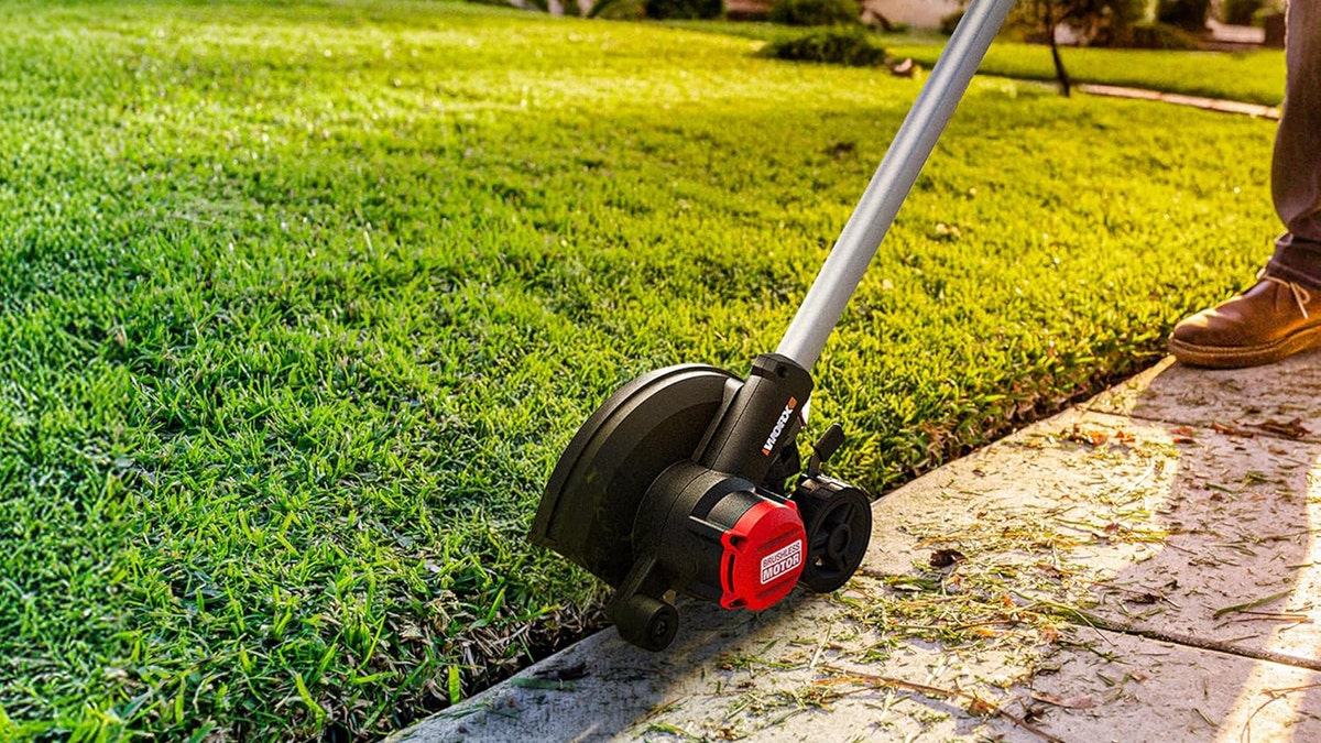 Get a perfectly trimmed lawn with this edger. 
