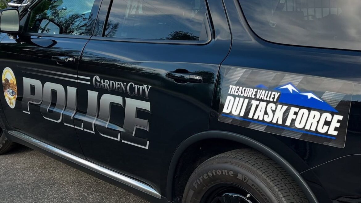 Garden City Police charge man with inattentive driving after crashing into 7 parked cars station icon