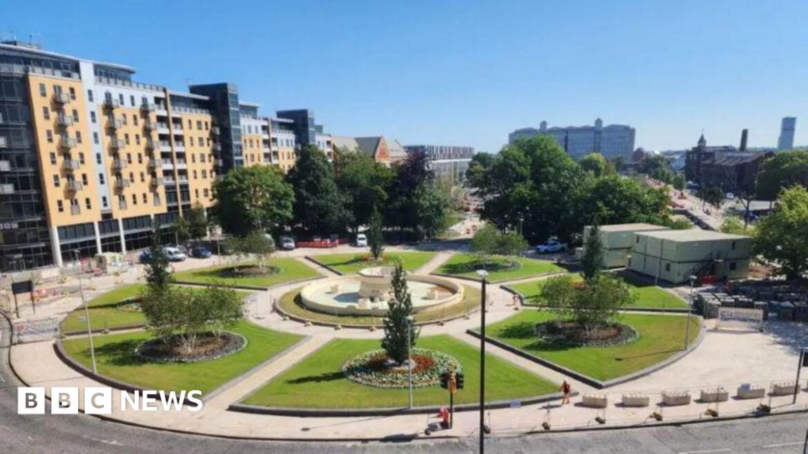 Parts of Hull’s Queen’s Gardens to reopen to public A view of the Rose Bowl and fountain in Hull as construction work takes place in Queen's Gardens, Hull. The cream coloured fountain stands in the centre of the image surrounded by a circular path and large, raised lawns and flower beds with trees. Construction fencing and vehicles are visible in the background.