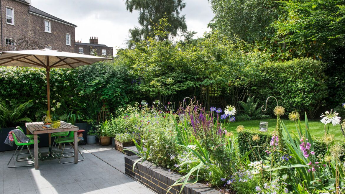 6 plants that stop weeds from taking over your garden beds