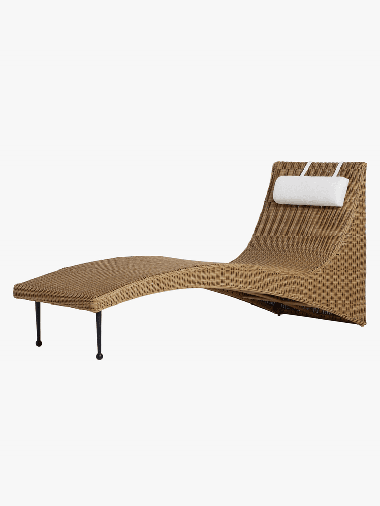 Wicker curved chaise lounge chair 
