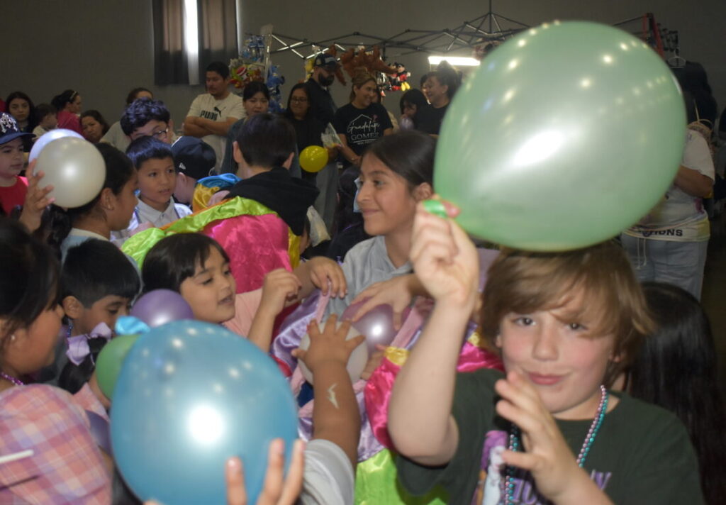 Dia de los Ninos celebrated at Midnight Garden | News, Sports, Jobs Dia de los Ninos celebrated at Midnight Garden | News, Sports, Jobs