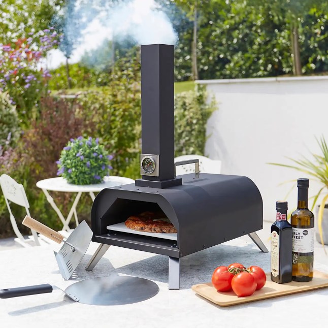 Table top black pizza oven