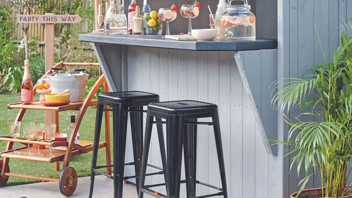 Garden trolleys are the big entertaining trend for 2026 - here's why