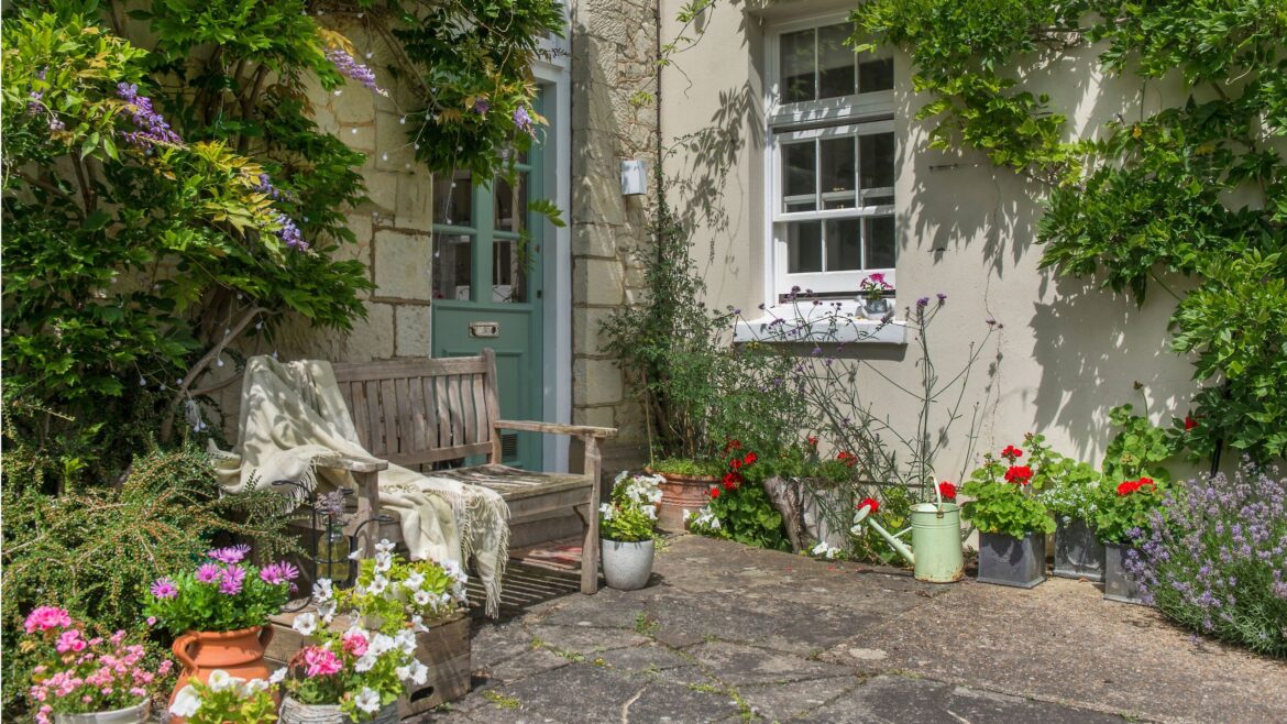 8 night-scented flowering plants to add to your garden 8 night-scented flowering plants to add to your garden