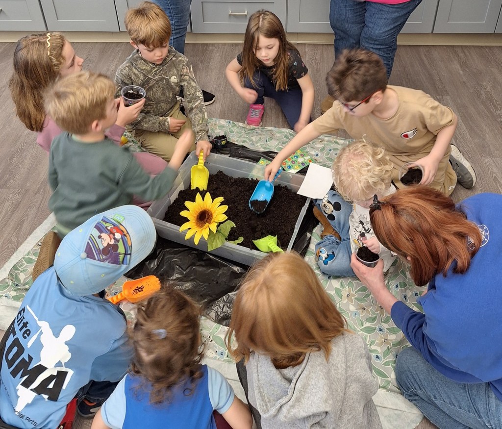Pottstown Area Garden Club teaches children to garden Pottstown Area Garden Club teaches children to garden