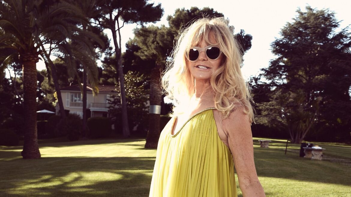 Goldie Hawn’s 1970s Hedging Is Inspired by The Tudor Era Goldie Hawn