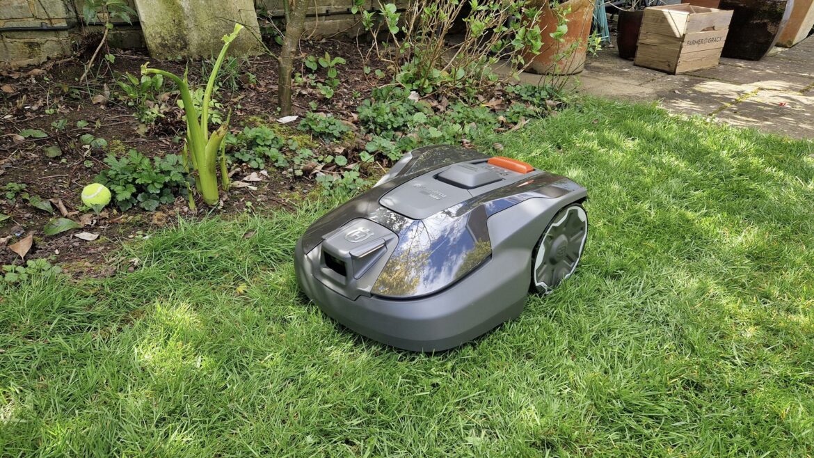 Husqvarna Automower 308V review: Effortless lawn care (if your Wi-Fi can keep up) Husqvarna Automower 308V review: Effortless lawn care (if your Wi-Fi can keep up)
