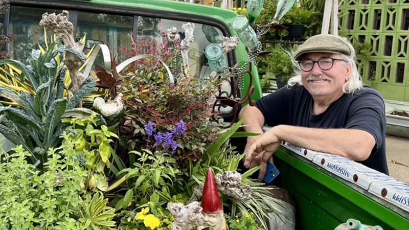 Felder Rushing shares gardening philosophy at Earth’s Bounty event Felder Rushing shares gardening philosophy at Earth’s Bounty event