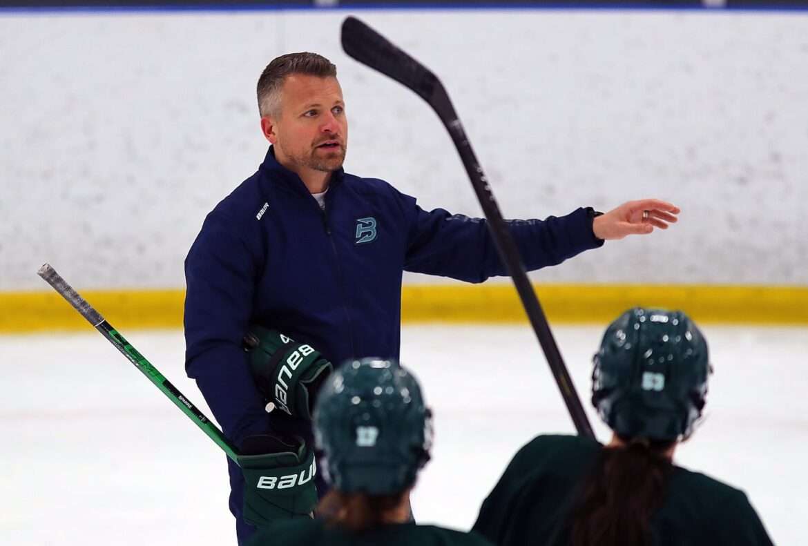 Anticipations builds for Fleet with sold-out Garden game approaching time for faceoff Coach Kris Sparre prepared his Fleet for Saturday night's matchup vs. the Victoire.