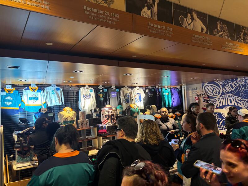 PWHL and N.Y. Sirens merchandise drew big lines before the Sirens-Torrent game at MSG.